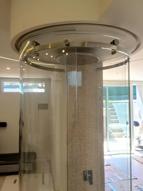Curved glass shower box 