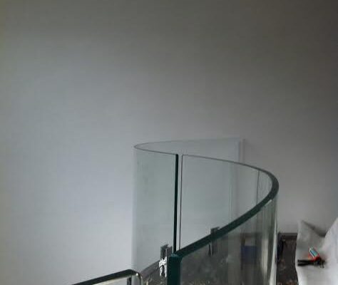 realizzazione parapetti in vetro per scale